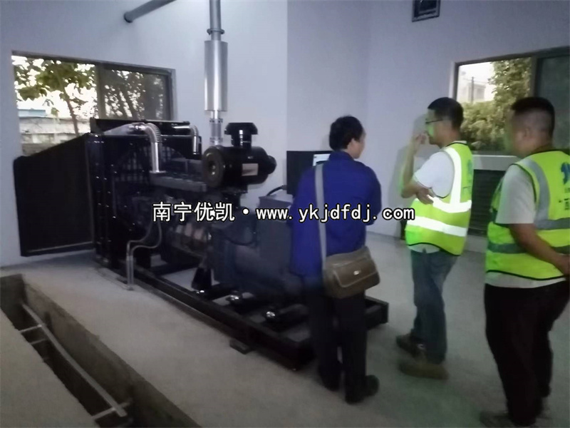 2023年11月28日，欽州項目250kw上柴發(fā)電機組到貨安裝調(diào)試