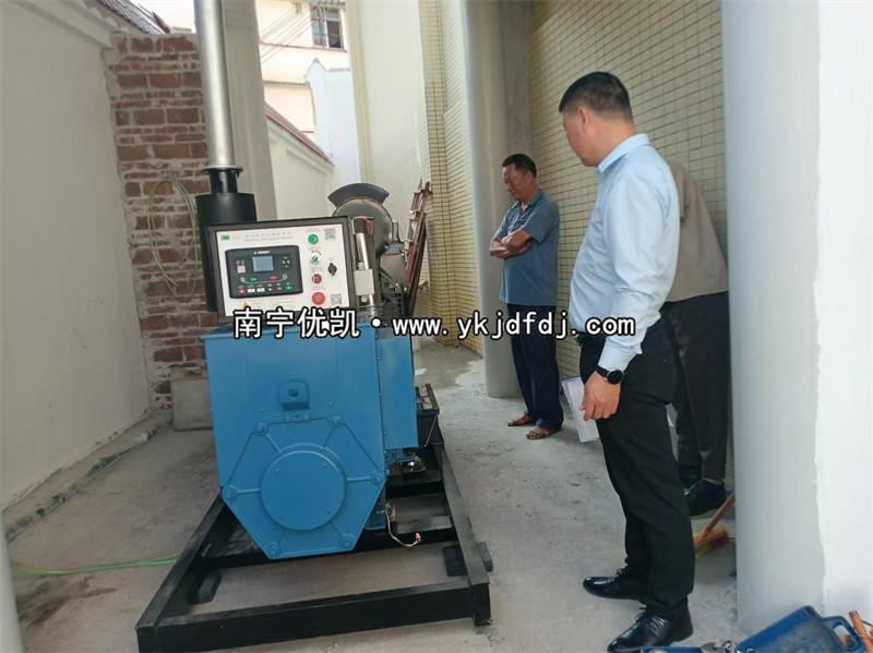 2024年10月30日，容縣項目200kw柴油發(fā)電機(jī)組到貨安裝調(diào)試