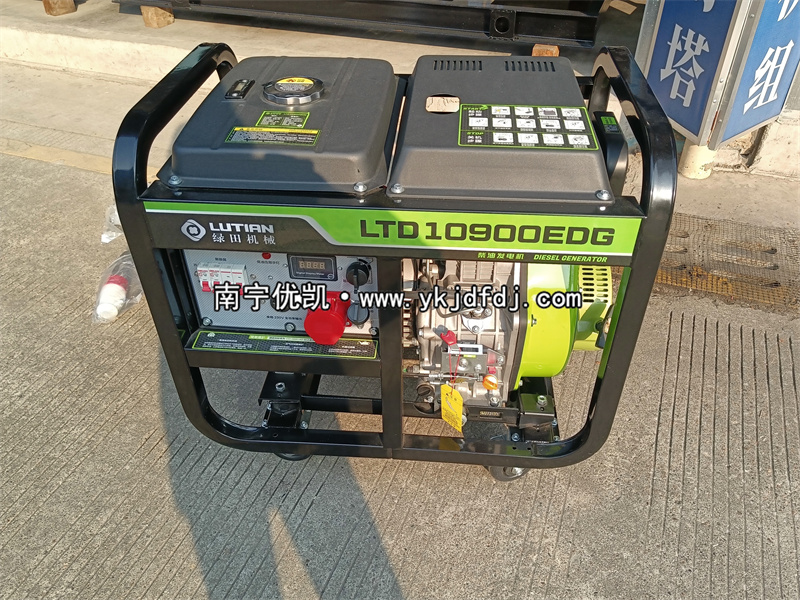 2025年1月20日，客戶到店自提并試機(jī)8KW柴油發(fā)電機(jī)組