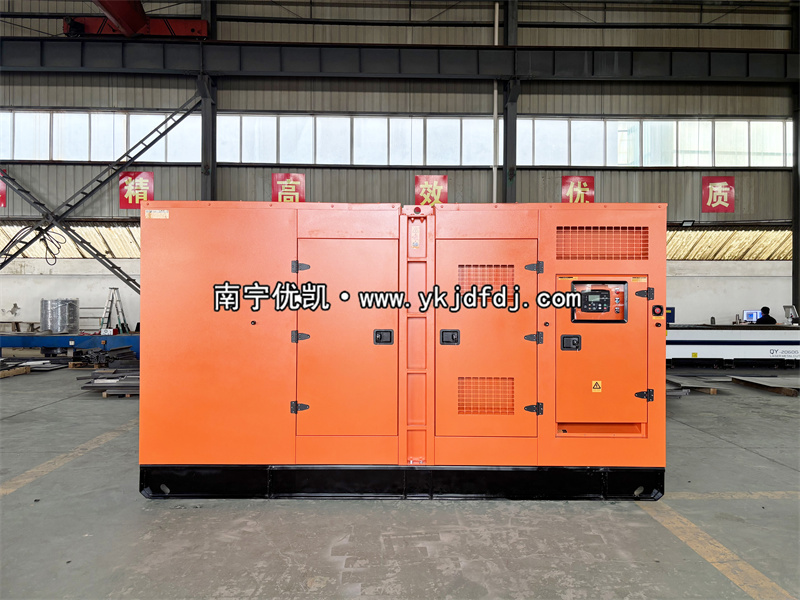 2025年12月10日，400kw玉柴低噪音柴油發(fā)電機組裝車出口國外